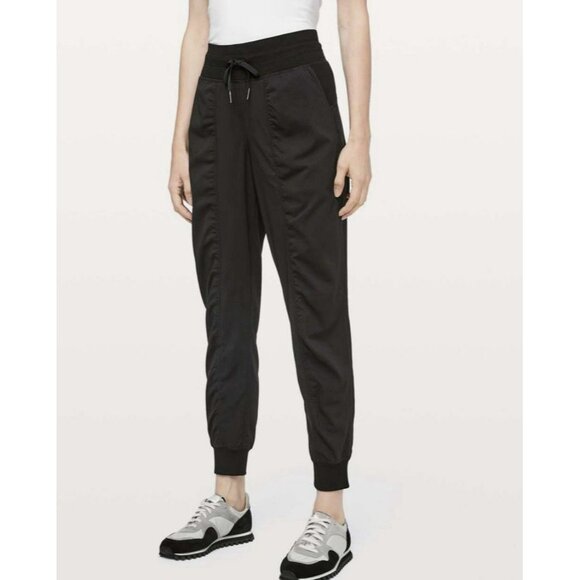 Lululemon Dance Studio Jogger *29" Black Sz 4 EUC - Picture 1 of 6